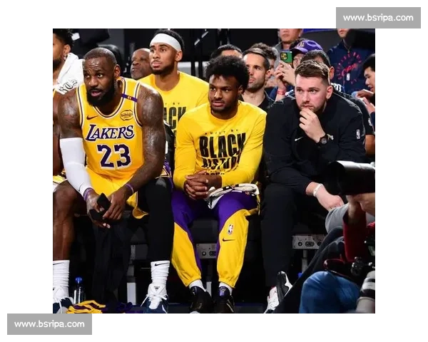 苏群：湖人退货马威暗藏玄机 或效仿东眉交易布局未来