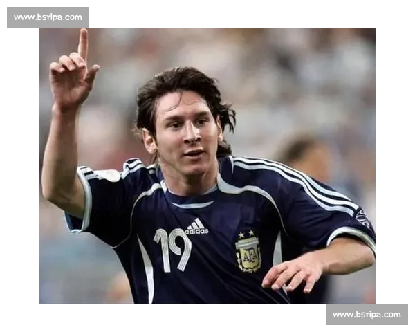 梅西萌娃力荐发带造型！长发飘逸成赛场新焦点