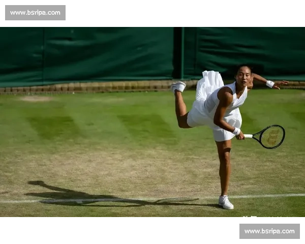 郑钦文首入温网夺冠前十却再遭一轮游!萨巴伦卡领跑热门榜,莱巴金娜成最大黑马