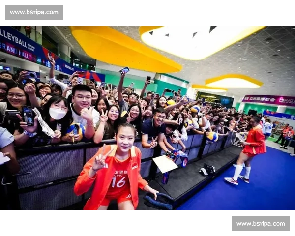 赵蕊蕊王奥芊暖心相拥!女排传承泪目,17 岁新星 19 扣 14 中创纪录