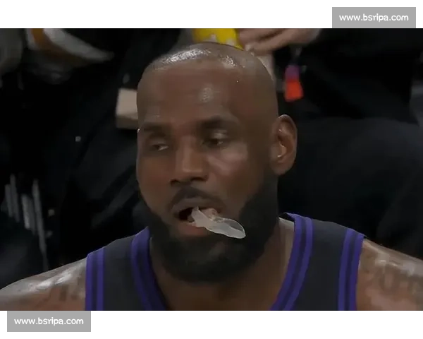 里弗斯官宣拒绝湖人 4 年 8900 万，詹姆斯祝福引争议，湖人陷入被动困局